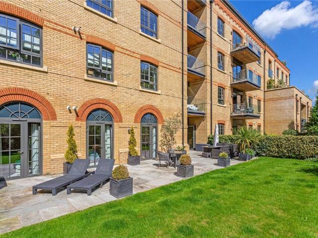 Flat for sale in Swallow, Buckinghamshire