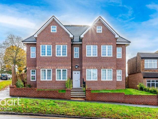 Flat for sale in London Borough of Croydon, Sanderstead