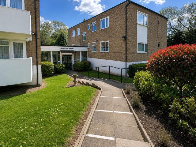 Flat for sale in Mill Hill, Greater London