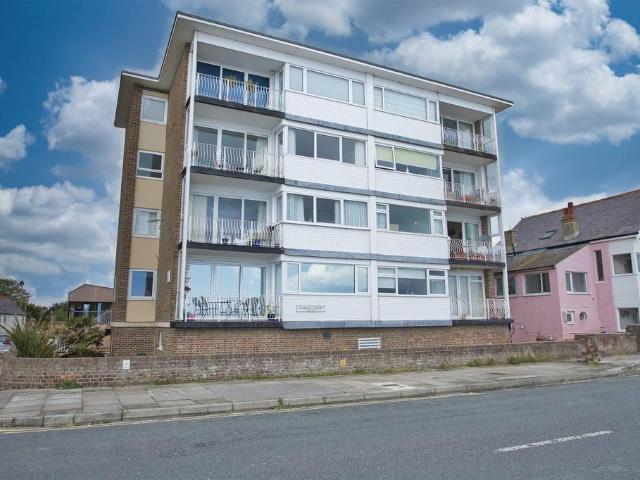 Flat for sale in Middle Deal, Ash