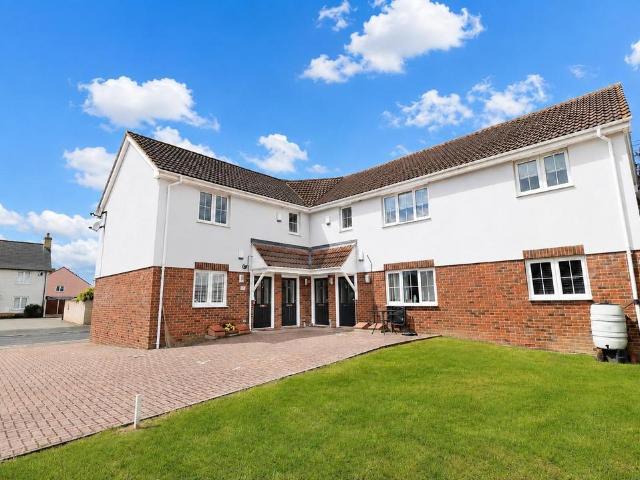 Flat for sale in Chipping Hill, Essex
