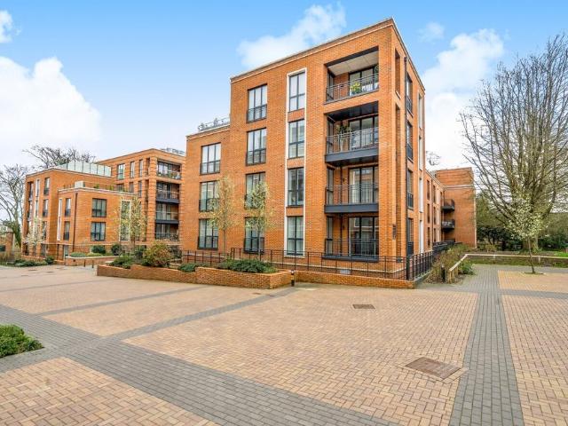 Flat for sale in Hampshire