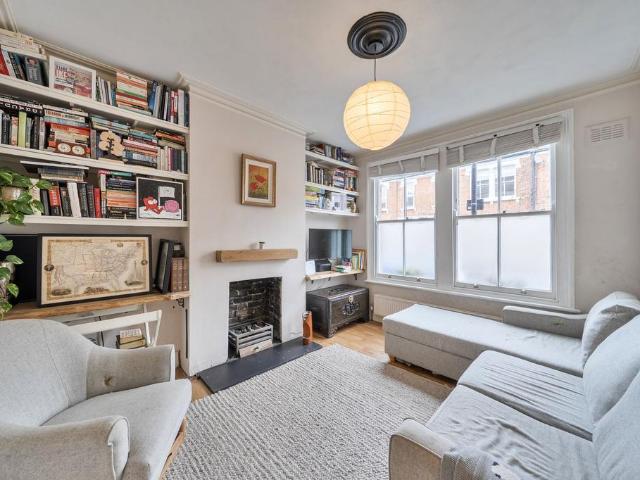 Flat for sale in London Borough of Southwark, Greater London