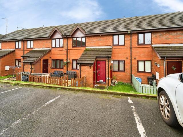 Flat for sale in King’s Hill, Wednesbury