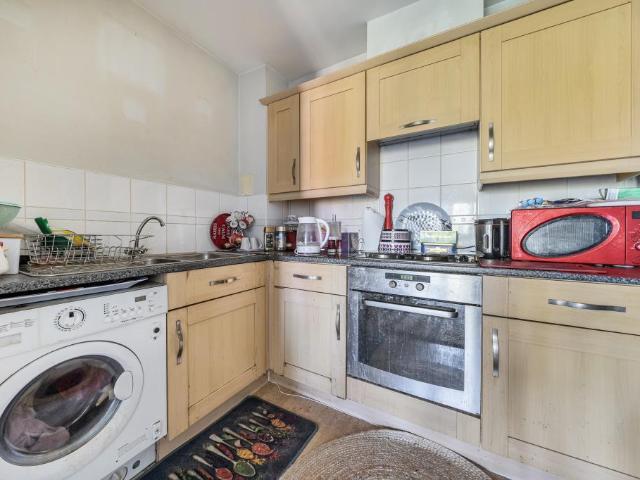 Flat for sale in Walton, Aylesbury