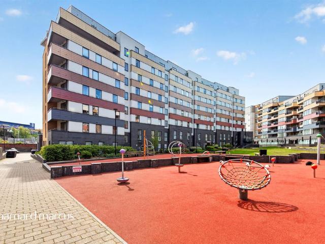 Flat for sale in New Southgate, Isle Of Man