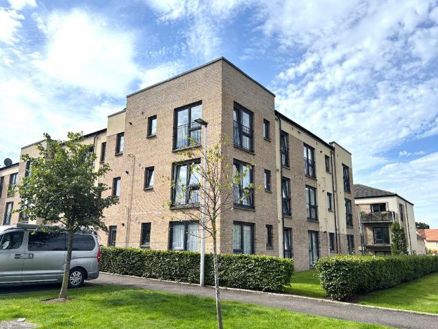 Flat for sale in Scotstoun, Scotland