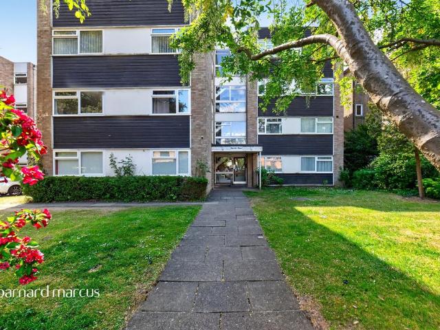 Flat for sale in Royal Borough of Kingston upon Thames, Greater London