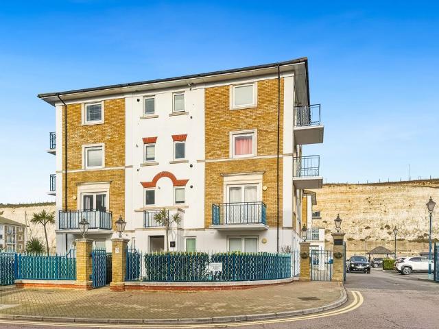 Flat for sale in Roedean