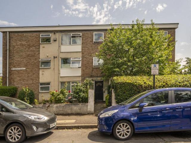 Flat for sale in Upton Park, Greater London
