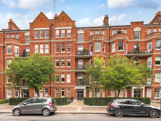 Flat for sale in London Borough of Wandsworth, Greater London