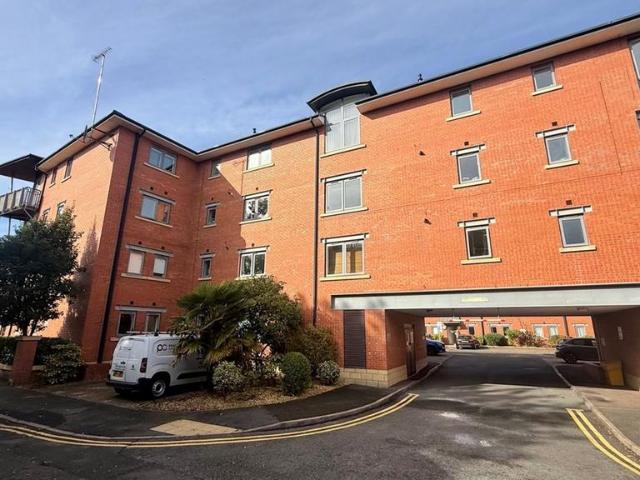 Flat for sale in Hough Green, Chester