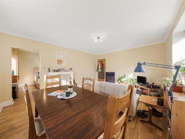 Flat for sale in Kilburn, Greater London
