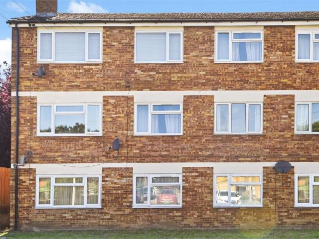 Flat for sale in Quarrendon, Buckinghamshire