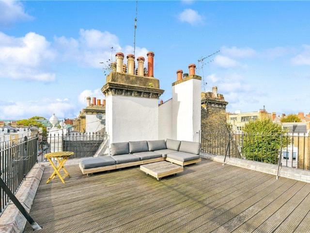 Flat for sale in Earl's Court, Greater London