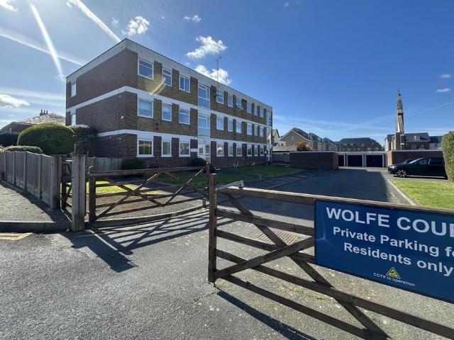 Flat for sale in Lower Walmer, Ash