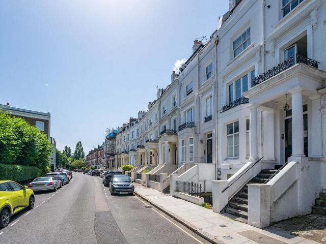 Flat for sale in St. John's Wood, Greater London