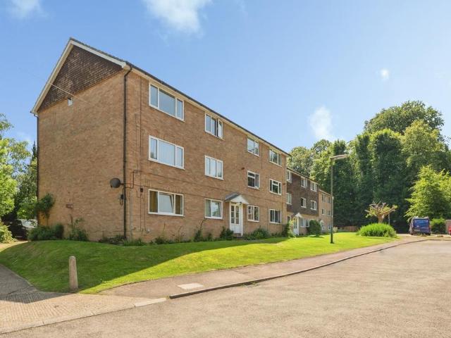 Flat for sale in Red Hill, Surrey