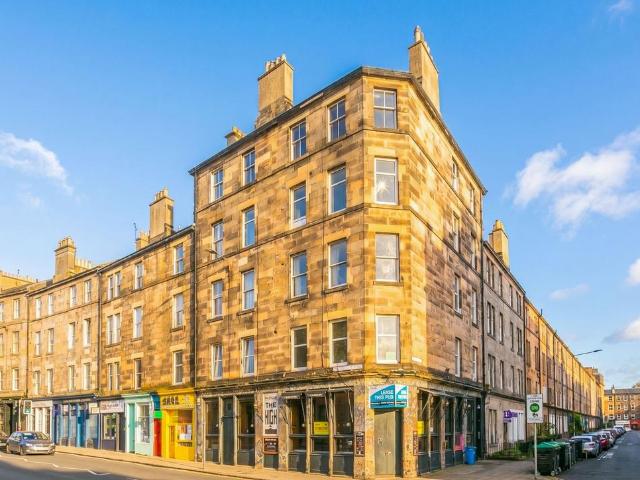 Flat for sale in Southside, Scotland
