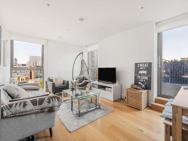Flat for sale in London Borough of Croydon, Greater London