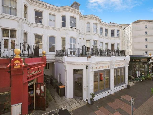 Flat for sale in Eastbourne, East Sussex