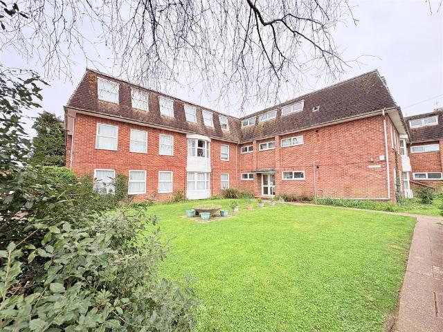 Flat for sale in Merry Oak, City Of Southampton