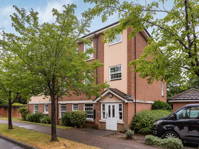 Flat for sale in Fretherne, Hertfordshire