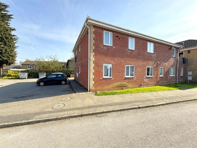 Flat for sale in Corby, North Northamptonshire