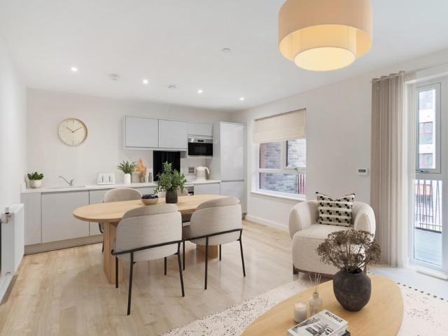 Flat for sale in London Borough of Hounslow, Greater London