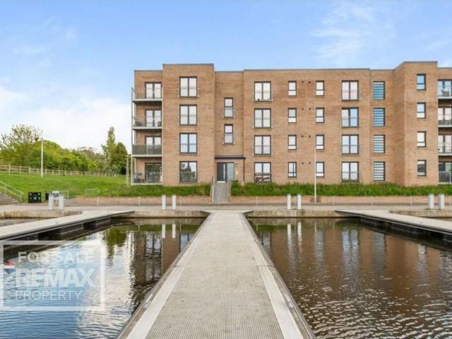 Flat for sale in Winchburgh, Scotland
