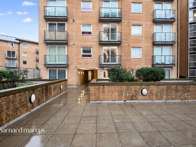 Flat for sale in London Borough of Hounslow, Greater London