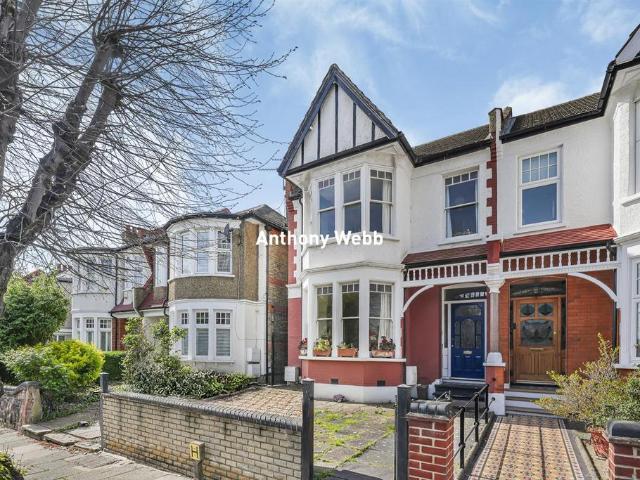 Flat for sale in Palmers Green, Greater London