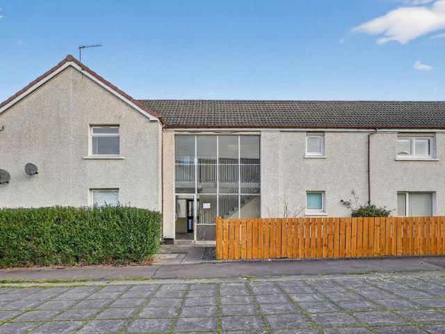 Flat for sale in Irvine, Scotland