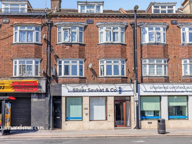 Flat for sale in London Borough of Croydon, Waddon