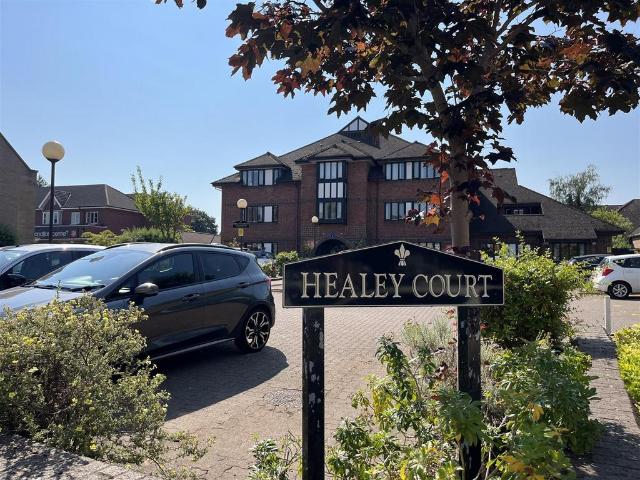 Flat for sale in Cliff Hill, Green Close