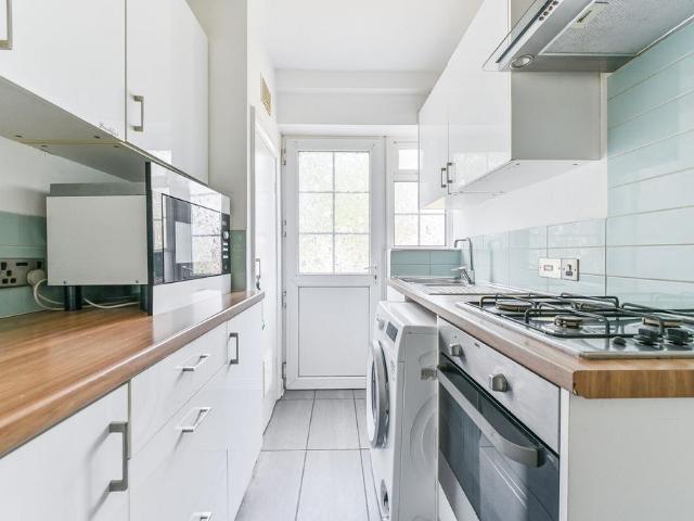 Flat for sale in New Malden, Greater London