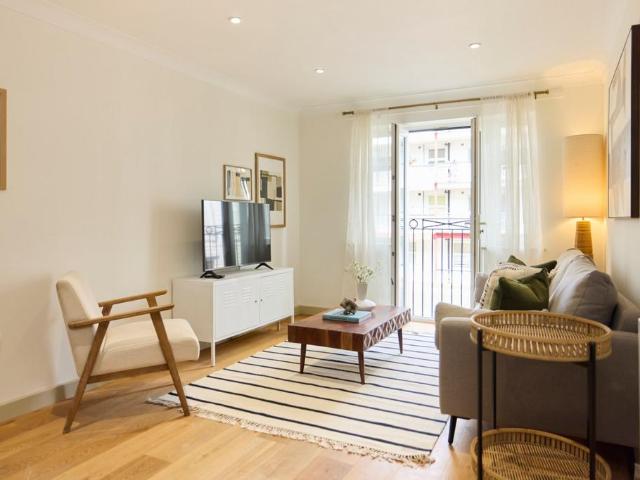 Flat for sale in Fulham, Walham Green