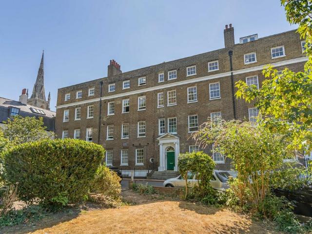 Flat for sale in East Greenwich, Greater London