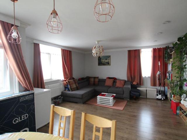 Flat for sale in Gants Hill, Isle Of Man