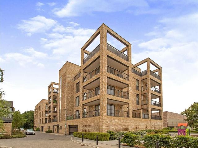 Flat for sale in Arbury, Cambridgeshire