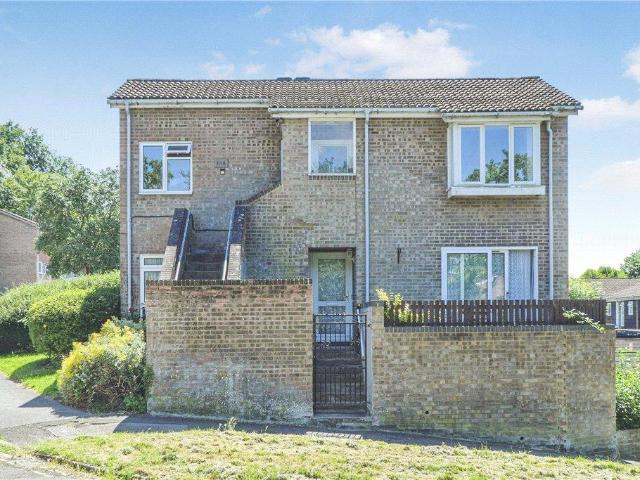 Flat for sale in London Borough of Croydon, Forestdale
