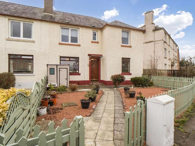 Flat for sale in Saughton, Scotland