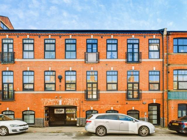 Flat for sale in Phippsville, Northampton