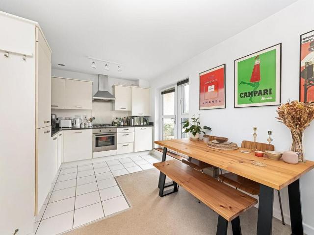 Flat for sale in Crystal Palace, Greater London