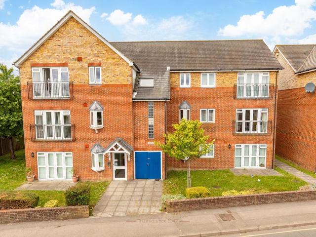 Flat for sale in Red Hill, Surrey
