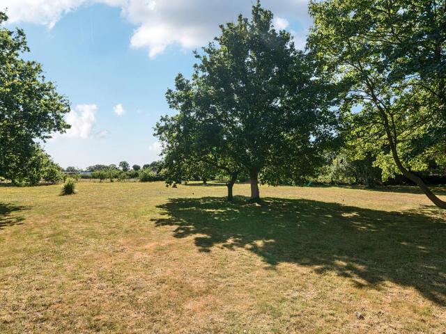 Flat for sale in Lower Green Esher, Blackhills