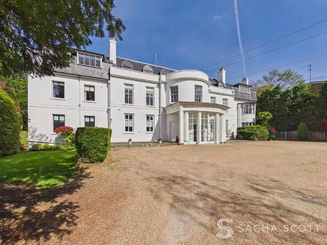 Flat for sale in Woodcote, Epsom