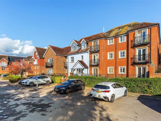 Flat for sale in Tower Hill, Pachesham Park