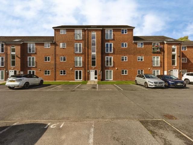 Flat for sale in Wythenshawe, Manchester