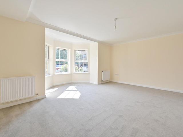 Flat for sale in North Watford, Watford